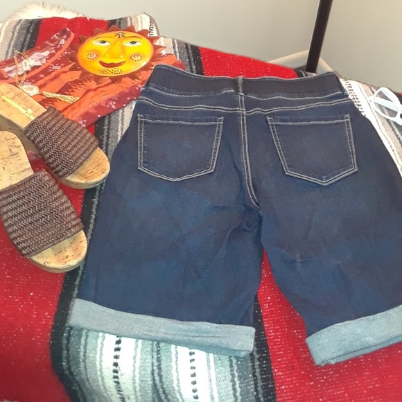 Apt.9 Bermuda short-NWOT - Picture 3 of 4